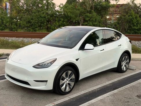 Used 2020 Tesla Model Y Long Range image 6