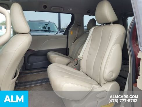 Used 2014 Toyota Sienna XLE image 17