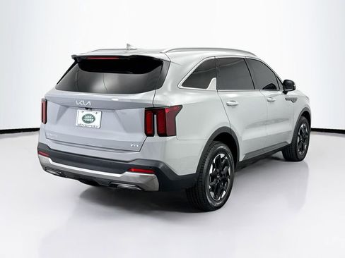 Used 2024 Kia Sorento S w/ Panoramic Sunroof Package image 5