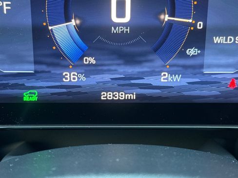 Used 2026 Chevrolet Equinox EV LT w/ Comfort Package AWD/4WD image 3