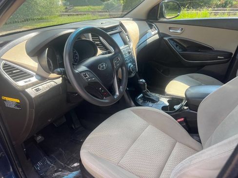 Used 2017 Hyundai Santa Fe SE image 3