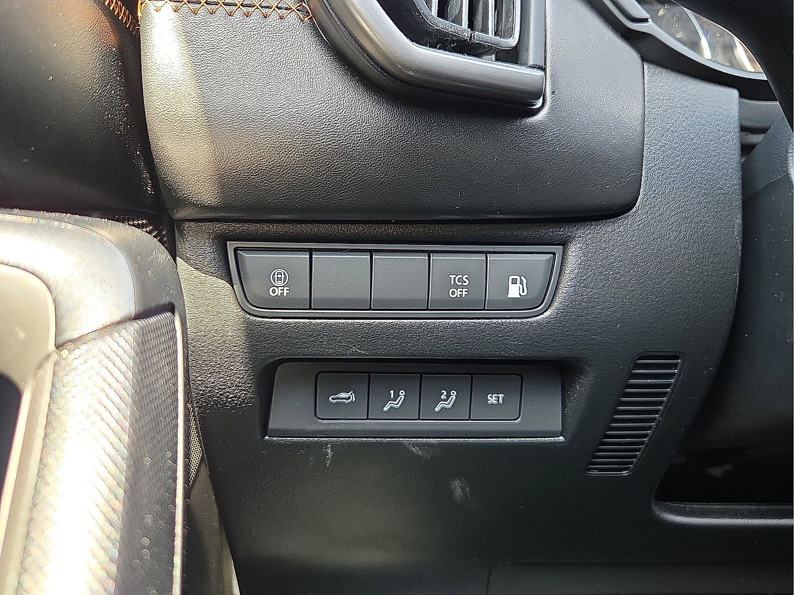 Used 2025 MAZDA CX-50 AWD 2.5 Hybrid w/ Premium Pkg image 19