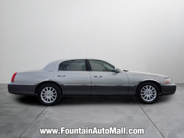 Used 2006 Lincoln Town Car Signature RWD image 5