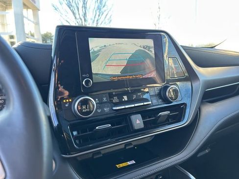 Used 2024 Toyota Highlander XLE image 25