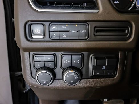 Used 2021 Chevrolet Suburban Z71 w/ Z71 Off-Road Package AWD/4WD image 26