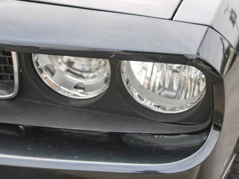 Used 2010 Dodge Challenger SE RWD image 8