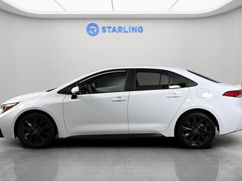 Used 2023 Toyota Corolla SE FWD image 3