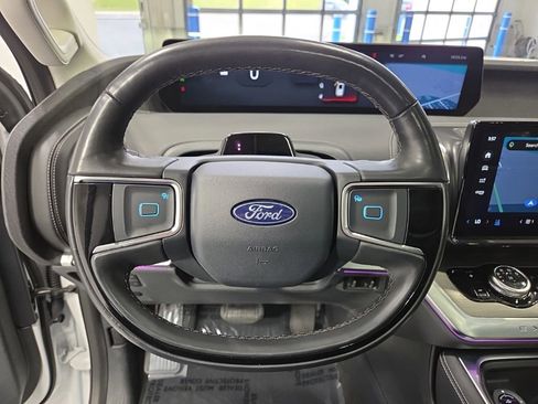 Used 2025 Ford Expedition Max Platinum AWD/4WD image 12