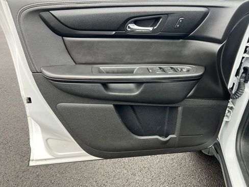 Used 2017 Chevrolet Traverse LT image 11