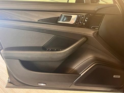 Used 2018 Porsche Panamera image 27