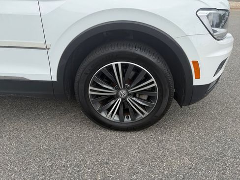 Used 2018 Volkswagen Tiguan SEL AWD/4WD image 29
