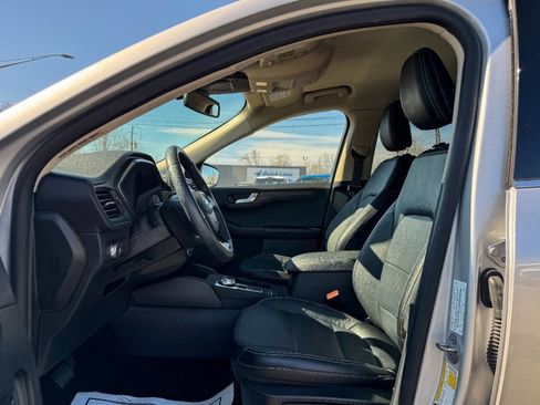 Used 2020 Ford Escape Titanium image 19