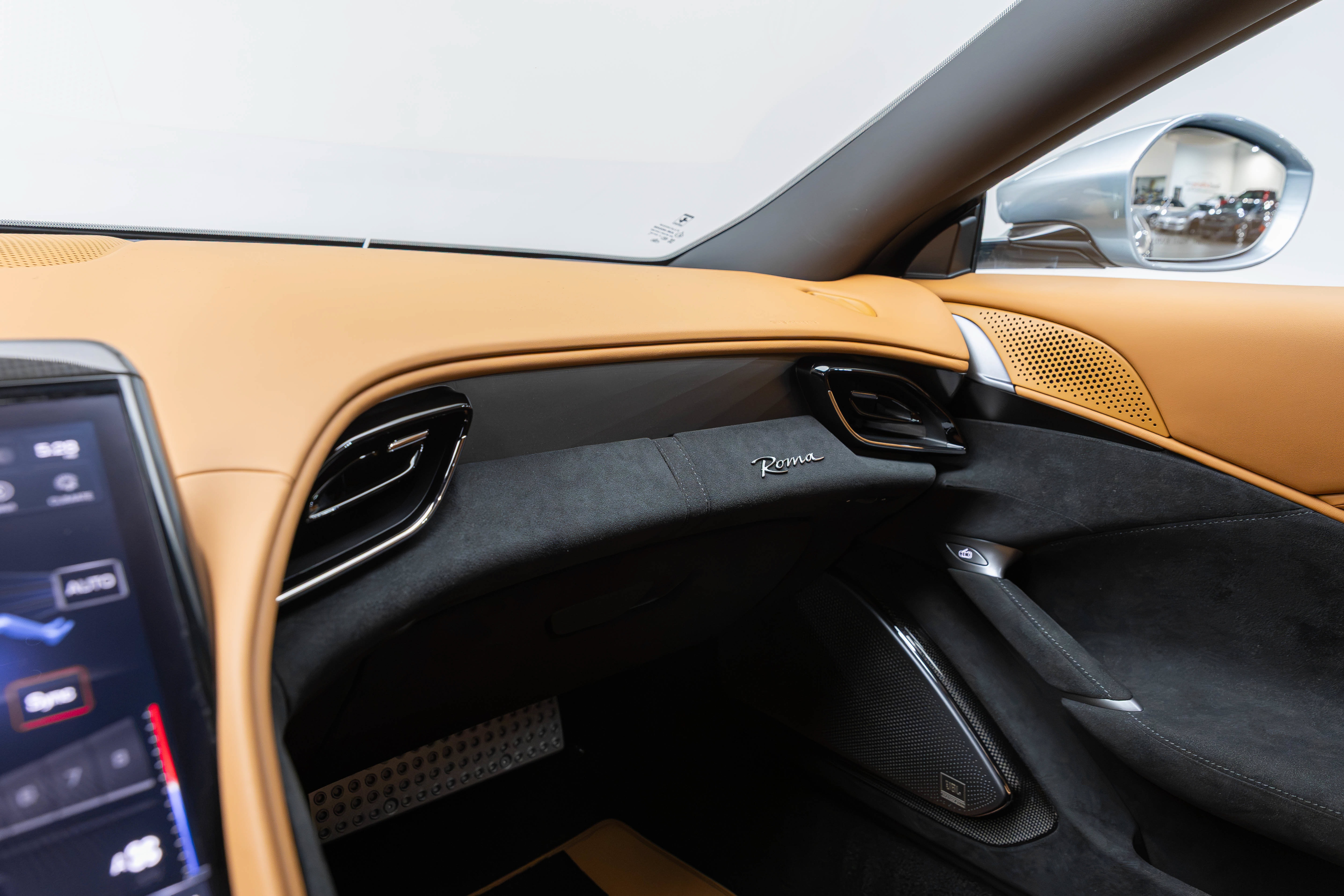 Used 2022 Ferrari Roma RWD image 32