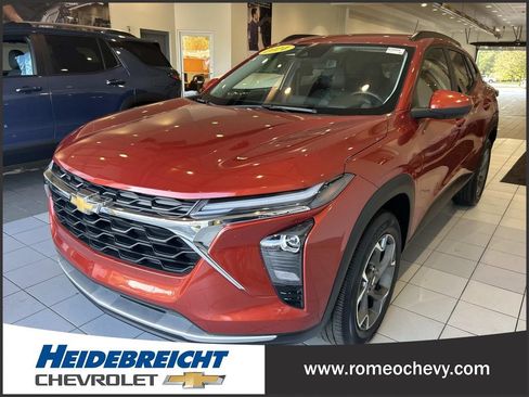 Used 2024 Chevrolet Trax LT w/ Driver Confidence Package FWD image 6