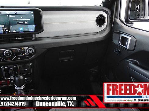 Used 2024 Jeep Gladiator Sport AWD/4WD image 41