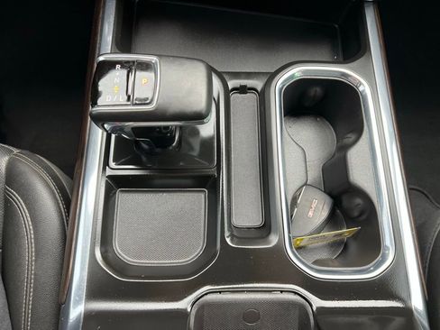 Used 2025 GMC Sierra 1500 SLT w/ SLT Convenience Package image 30