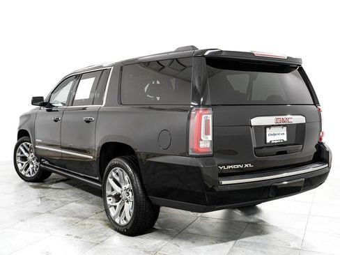 Used 2020 GMC Yukon XL Denali w/ Denali Premium Package AWD/4WD image 5