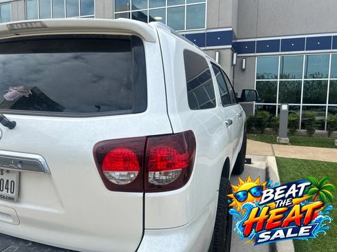 Used 2019 Toyota Sequoia Platinum AWD/4WD image 3