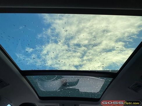 Used 2023 Volkswagen Taos SE w/ Panoramic Sunroof Package image 15