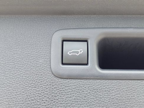 Used 2025 Toyota Highlander XLE AWD/4WD image 14
