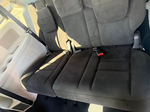 Used 2015 Dodge Grand Caravan SXT w/ UConnect Hands-Free Group image 16