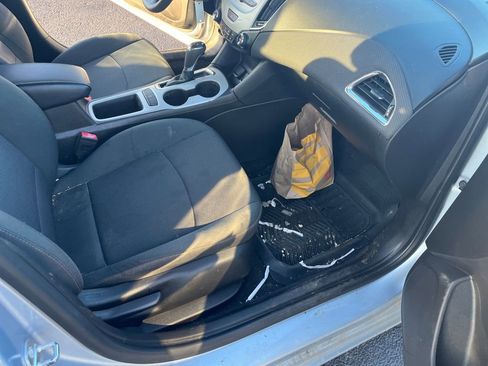 Used 2017 Chevrolet Cruze LS image 20