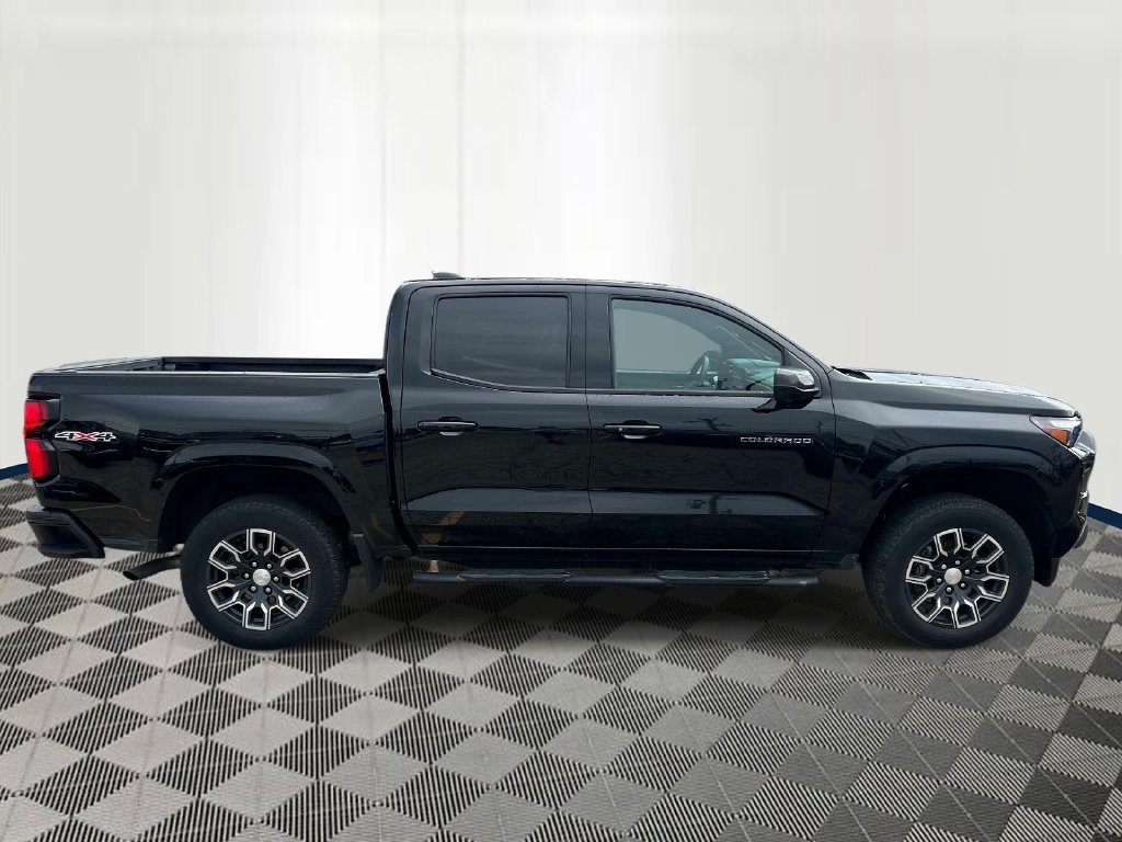 Used 2024 Chevrolet Colorado LT w/ LT Convenience Package III AWD/4WD image 4