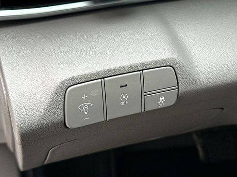 Used 2024 Hyundai Elantra SE image 17