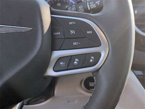 Used 2023 Chrysler Pacifica Touring-L image 30
