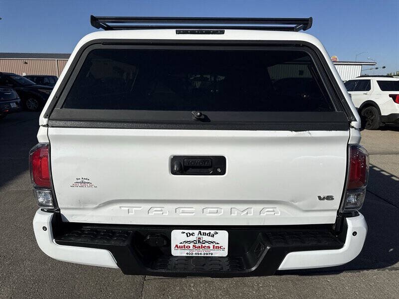 Used 2016 Toyota Tacoma TRD Sport AWD/4WD image 6