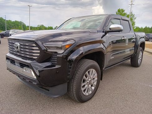 Used 2025 Toyota Tacoma Limited AWD/4WD image 7