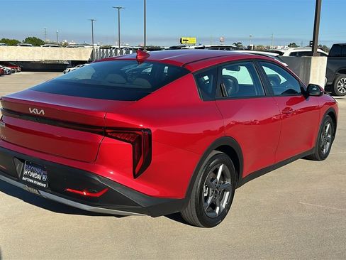 Used 2025 Kia K4 LXS image 12