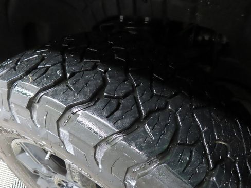 Used 2025 GMC Sierra 3500 AT4 w/ AT4 Premium Plus Package image 7