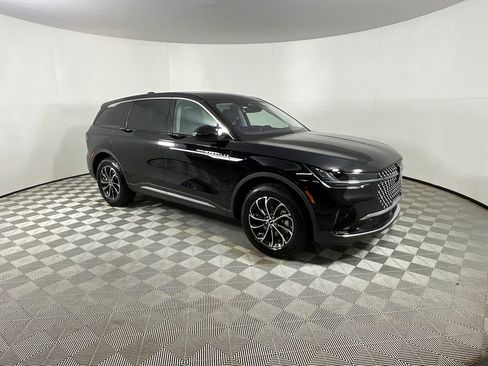 Used 2025 Lincoln Nautilus Premier AWD/4WD image 6