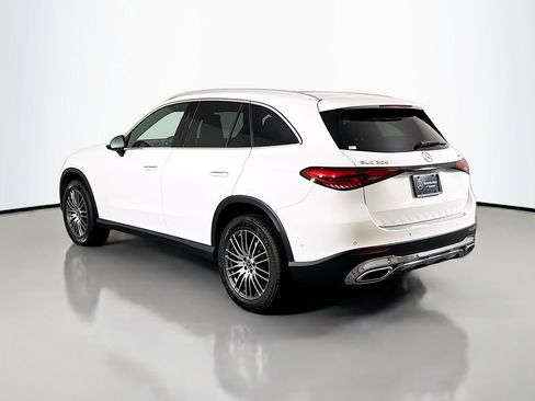 Used 2024 Mercedes-Benz GLC 300 4MATIC w/ Advanced USB Package image 5