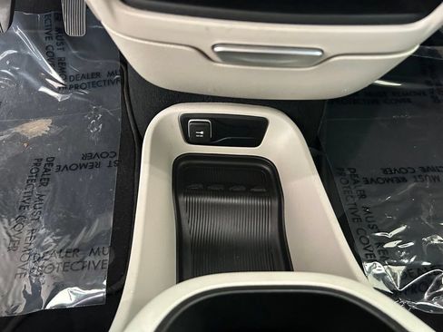 Used 2024 Chrysler Pacifica Touring-L FWD image 49