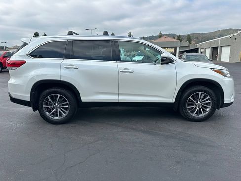 Used 2019 Toyota Highlander XLE FWD image 4