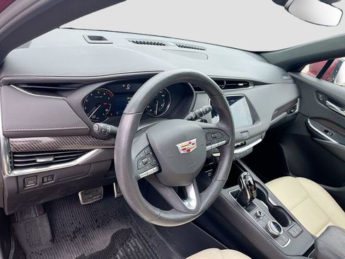 Used 2023 Cadillac XT4 Sport FWD image 9
