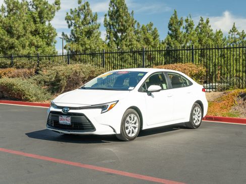 Certified 2024 Toyota Corolla LE FWD image 5