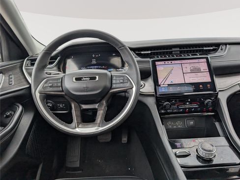 Used 2023 Jeep Grand Cherokee Limited AWD/4WD image 19