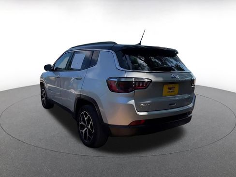 Used 2025 Jeep Compass Limited AWD/4WD image 10
