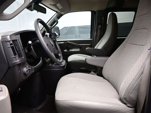 Used 2025 Chevrolet Express 3500 LT w/ LT Preferred Equipment Group RWD image 7