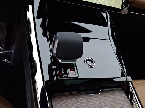 Used 2024 Land Rover Range Rover Sport SE image 15