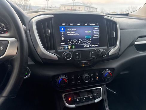 Used 2024 GMC Terrain SLT image 24