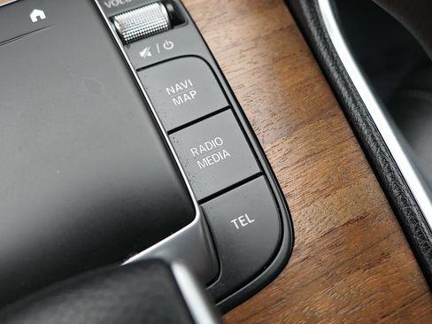 Used 2025 Mercedes-Benz GLE 350 4MATIC image 24