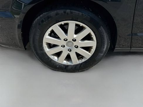 Used 2015 Chrysler Town & Country Touring FWD image 31