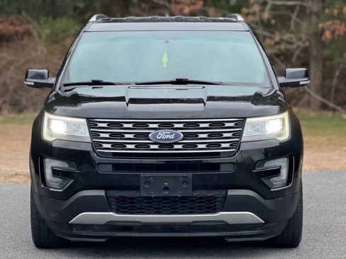 Used 2016 Ford Explorer XLT w/ Equipment Group 202A AWD/4WD image 3