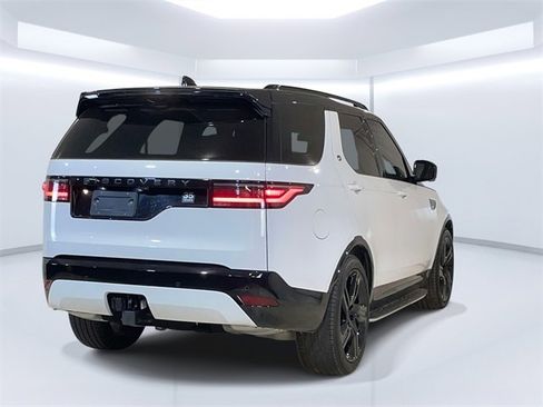 Used 2025 Land Rover Discovery Dynamic SE image 7