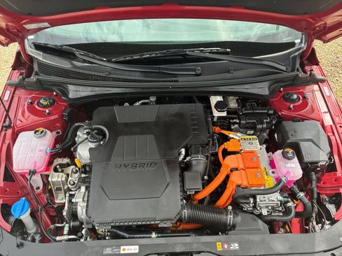 Used 2025 Hyundai Elantra Limited FWD image 30