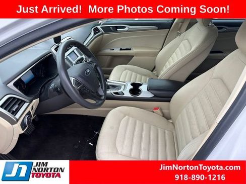 Used 2015 Ford Fusion SE FWD image 6